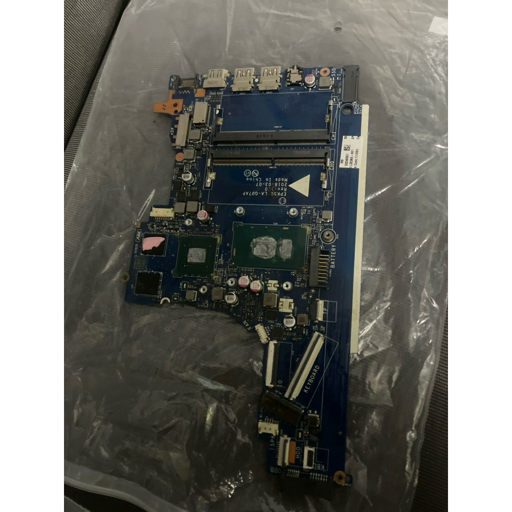 Main xác (hư) laptop hp 15-da0037tx i3-7020u nvidia GeForce mx110 zin chính hãng chưa sửa chữa