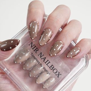 Nailbox Thiết Kế Mắt Mèo Nâu Phối Chấm Bi Trắng, Nailbox Đơn Giản, Nailbox Mắt Mèo- Nir nailbox N42