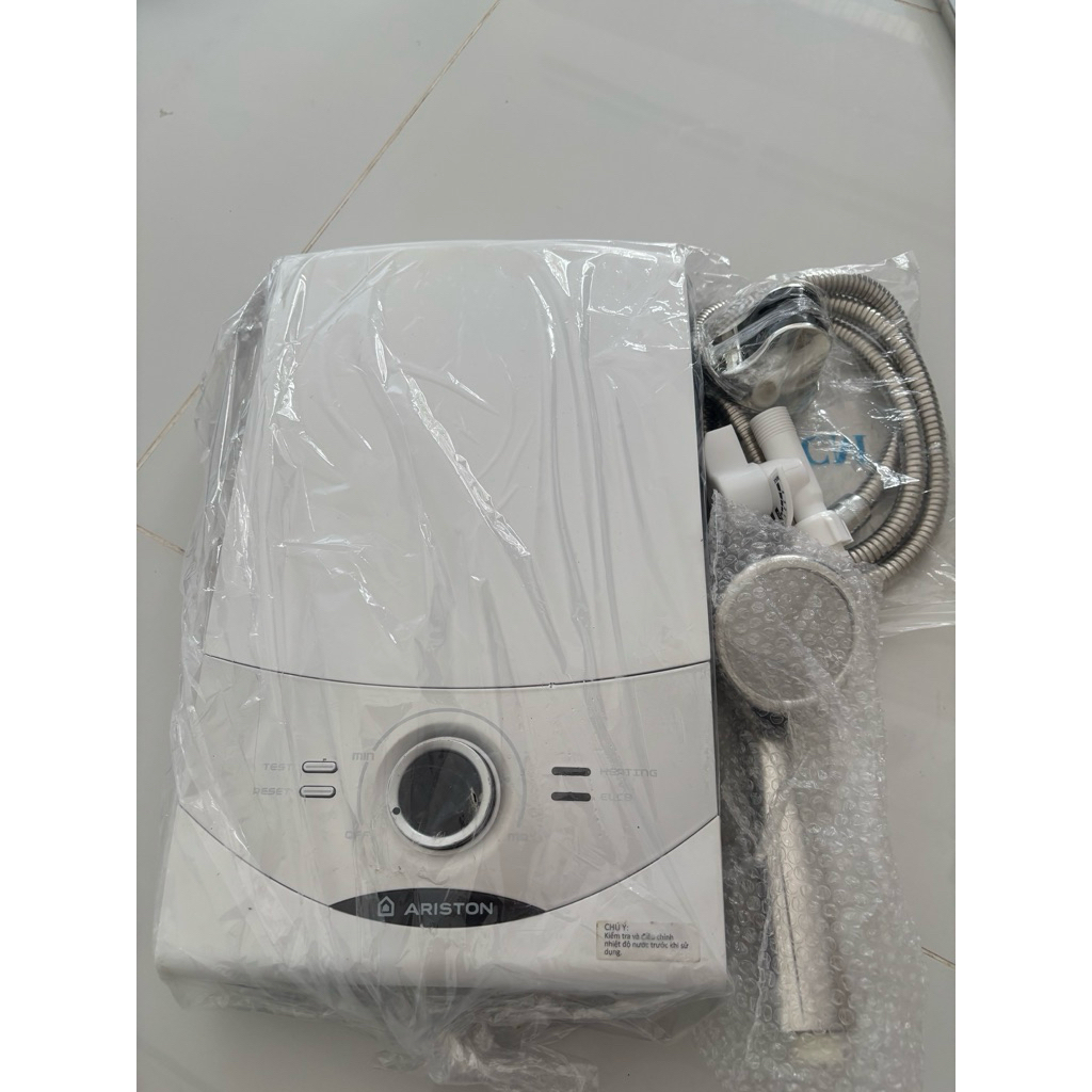 Máy tắm nước nóng trực tiếp có bơm trợ lực hãng Ariston cũ