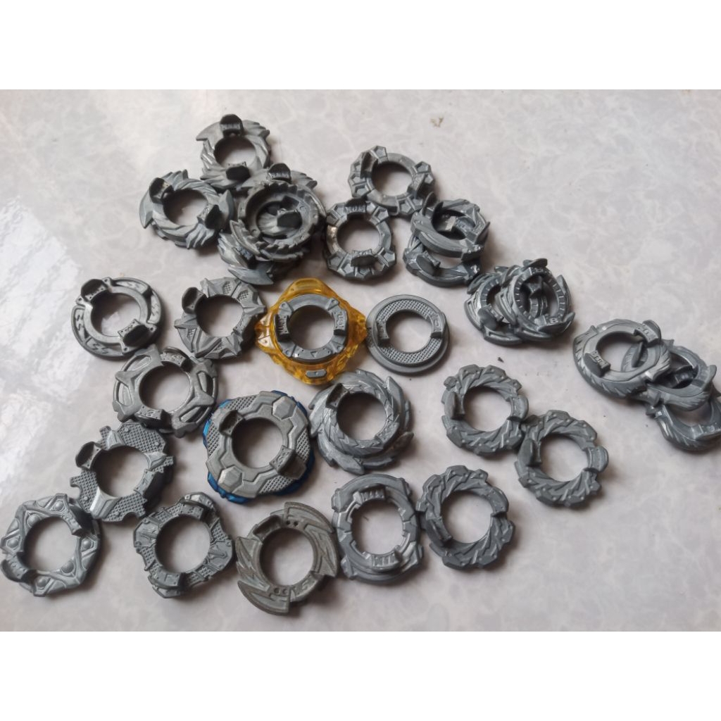 Lẻ disc con quay Beyblade chính hãng (đã qua sử dụng)