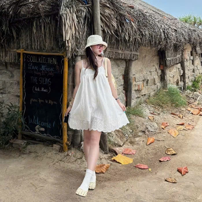 Váy 2 Dây Babydol Dáng Xoè Thêu Hoa Tiểu Thư, Labibi