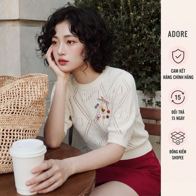 [ ADORE ] Áo sợi dệt navi / kem họa tiết trám đính trang trí 611KN1007