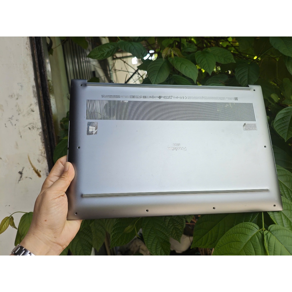 Mặt D / Vỏ D laptop Dell Precision 5560 M5560, hàng zin tháo máy