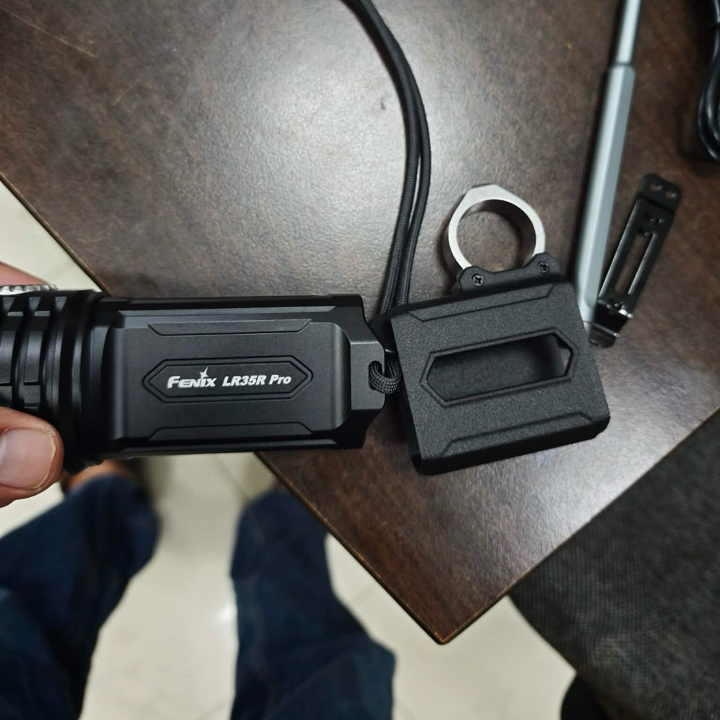 Nhẫn Đèn Pin Chiến Thuật Fenix LR35R Pro