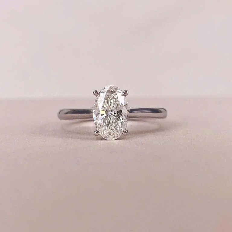 KL0009-NHO Nhẫn Bạc Nữ Ovale Đai Trơn Đá Oval Cut 6*8mm Kim Cương Nhân Tạo by Kylan Silver