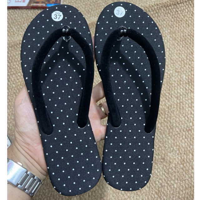 Dép kẹp chấm bi đế bệch siu xinh quai mềm đế êm nhẹ .đế bệch cao 1cm, lên chân dễ thương, hợp đi làm
