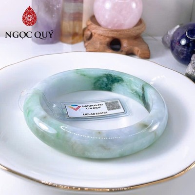 Vòng cẩm thạch A - Ngọc phỉ thúy type A bản hẹ màu xanh sơn thủy điểm lý ni 59mm VL114 (kèm kđ type A)- Ngoc Quý