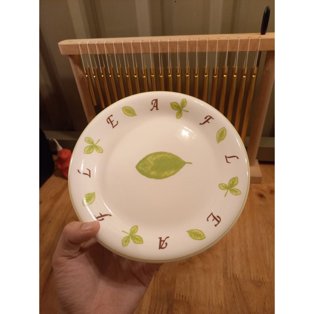 Dĩa sứ Vintage LEAF phiên bản quà tặng Mister Donut Japan