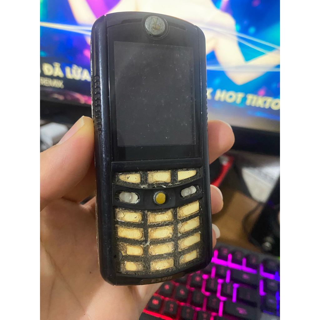 Xác Motorola E398 không thấy lên gì, k bin đủ nắp.