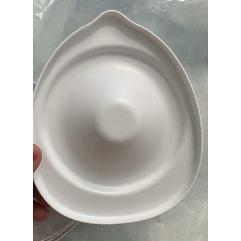 1 Nắp đậy phễu cup trắng máy hút sữa Momcozy V1/V2