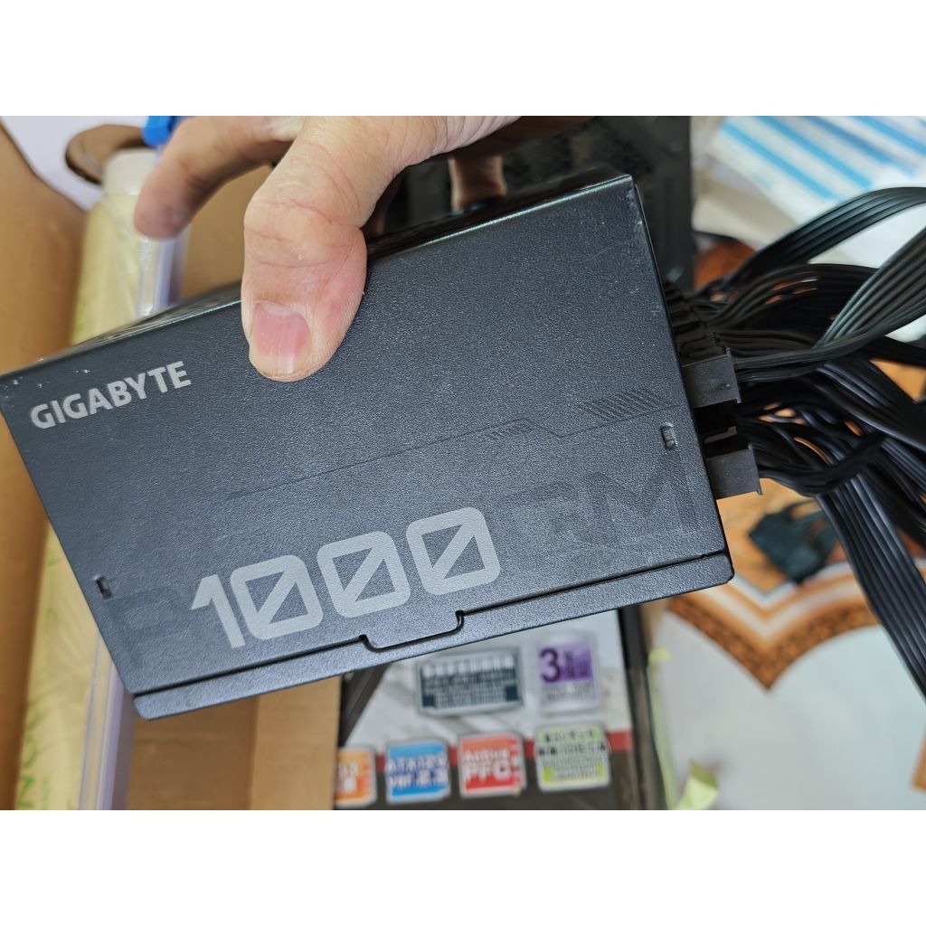 nguồn gigabyte p1000gm 1000w 80 plus gold. full module. nguyên tem vold tem chính hãng 7 màu