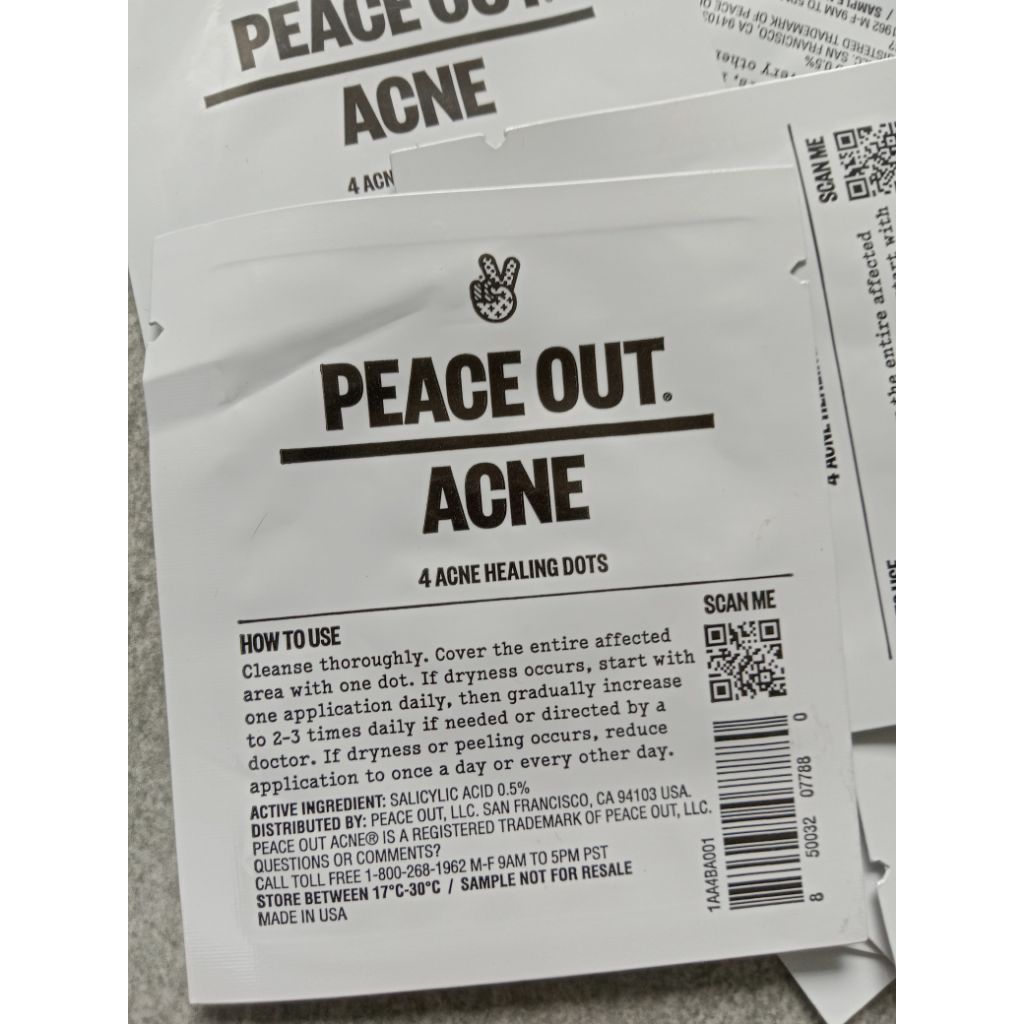 Miếng dán giảm mụn ủa sản phẩm Peace Out Acne Healing Dots (phiên bản gồm 4 miếng dán hỗ trợ giảm mụ