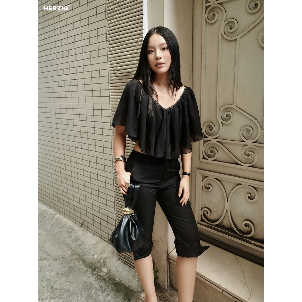HERZIG ESSENTIAL - ÁO KIỂU BÈO XẾP LI - ELARA TOP