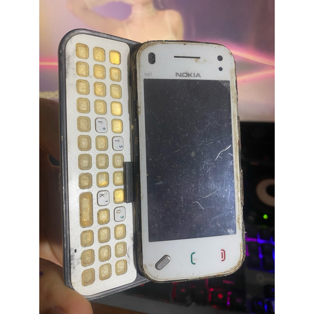 Xác Nokia N97 mini bấm rung lên đèn phím, không lên màn, bấm phím còn thấy phản hồi âm thanh, không 