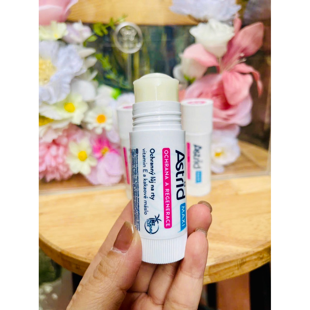 SON DƯỠNG  MÔI  ASTRID  LOẠI LỚN 19g