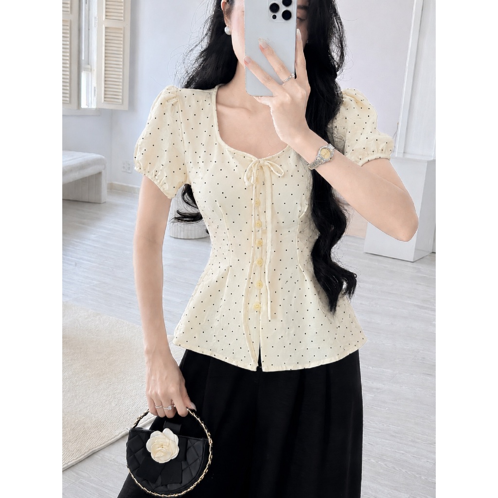 Áo Chấm Bi Kem Kiểu Nữ Cổ Vuông GAGO Brand Mùa Thu Vải Đũi Vân May Bigsize Dễ Thương ChiếtVuông