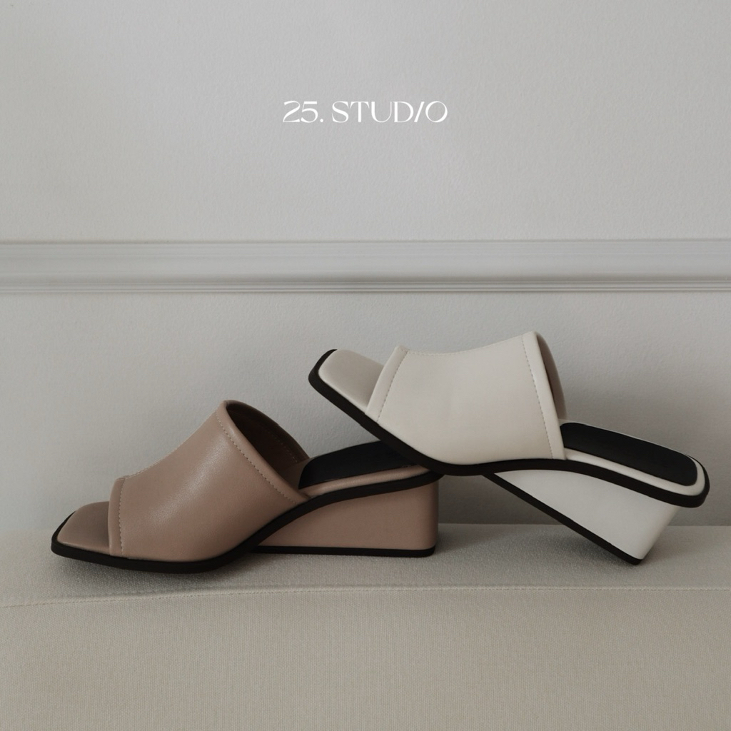 25 STUDIO Guốc đế xuồng quai ngang bản to mũi vuông Clover Heels