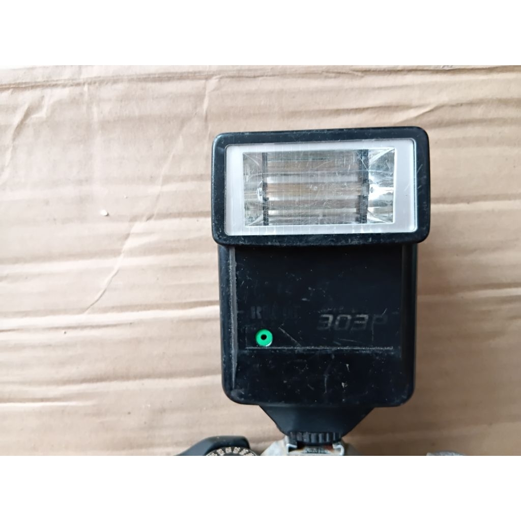 Đèn Flash trưng bày decord quán ko sài đc. giá 1 cái