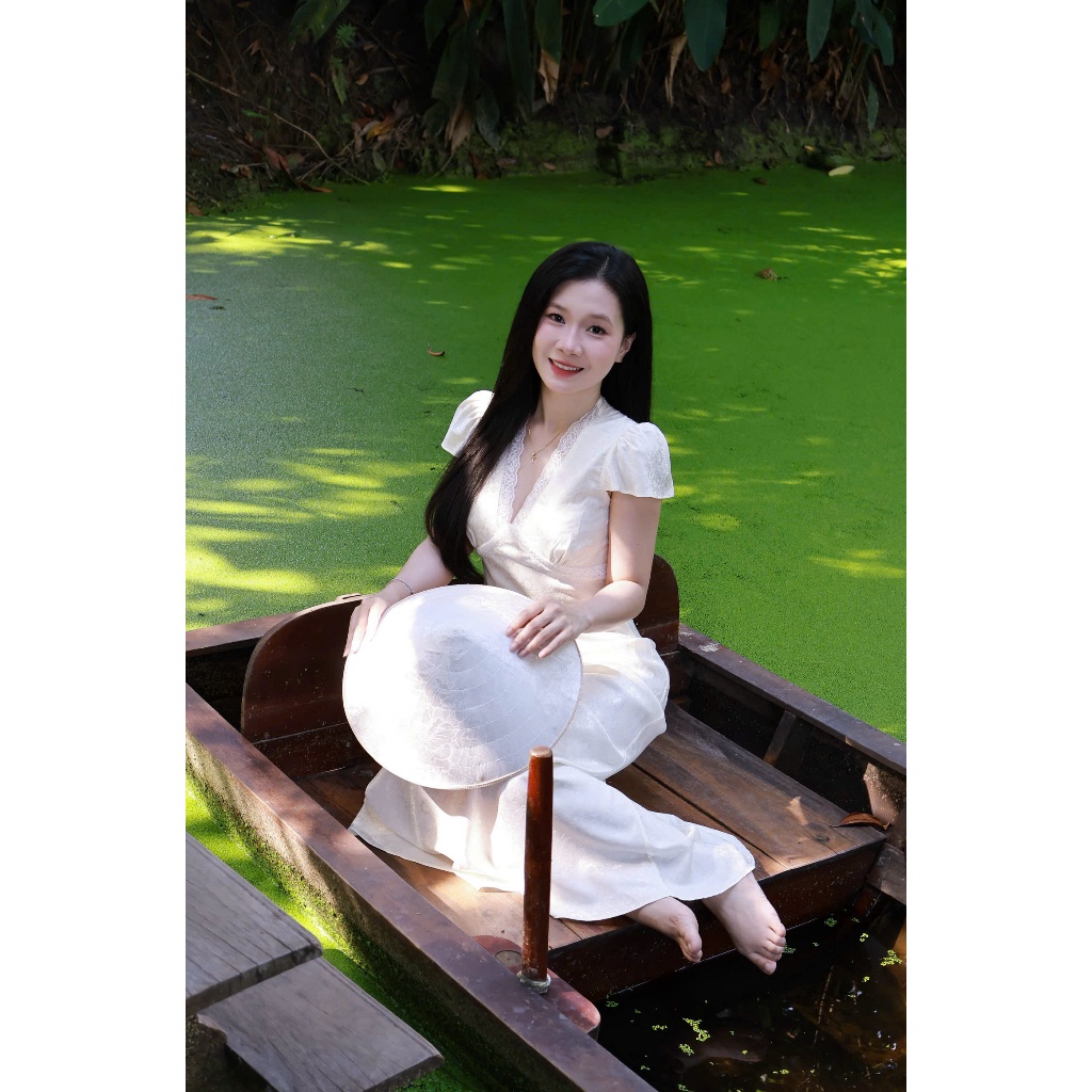 LYC FASHION - NGUYỆT CÚC Đầm gấm có tay phối ren