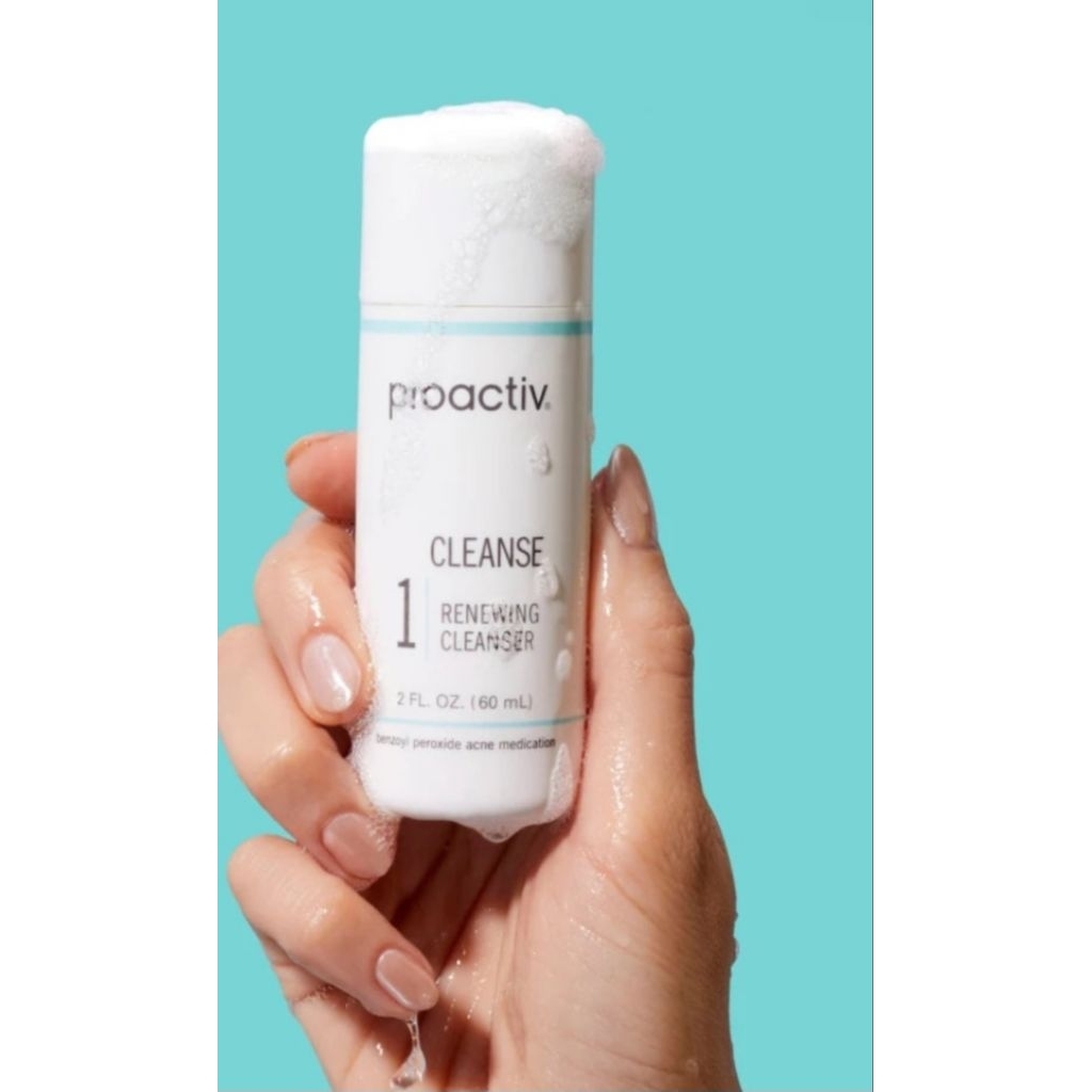 Sữa rửa mặt Proactiv Solution Renewing Cleanser Step 1