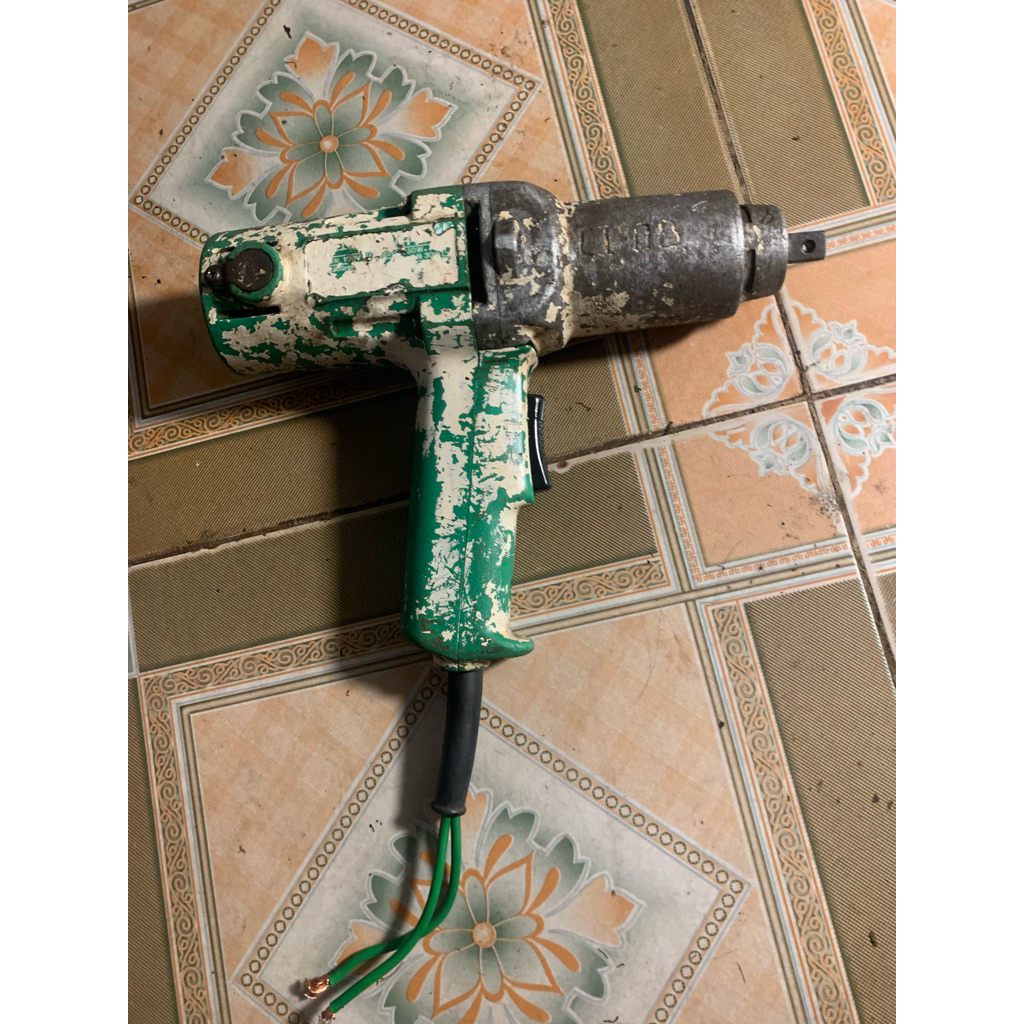 siết bulong hitachi 100v-360w đầu 1/2