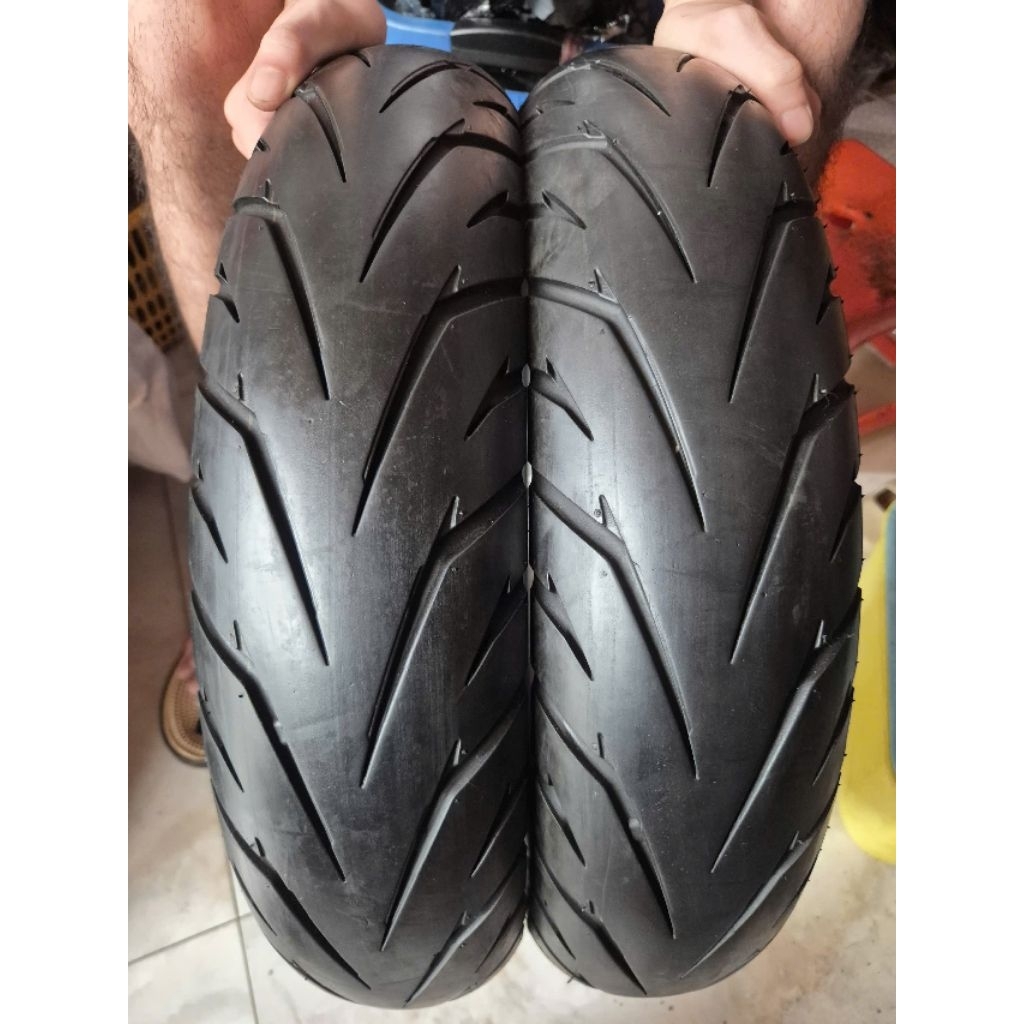 ( vỏ cũ ) vỏ xe 110/70-16, vỏ không ruột gắn cho xe pg1, sh. Vỏ còn dày bền bám.