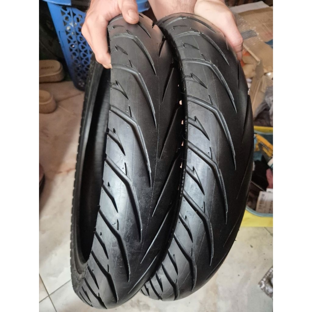 ( vỏ cũ ) vỏ xe 90/80-16, vỏ không ruột gắn cho xe pg1, sh mod. Vỏ còn dày bền bám...