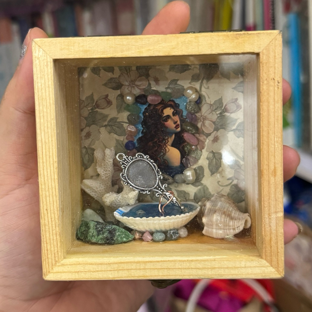 Hộp Mô Hình Aphrodite Altar Room Handmade
