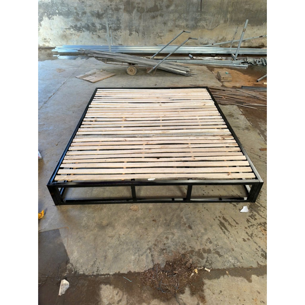 GIƯỜNG PALET KHUNG SẮT MẶT GỖ – BỀN ĐẸP, CHẮC CHẮN, PHÙ HỢP MỌI KHÔNG GIAN