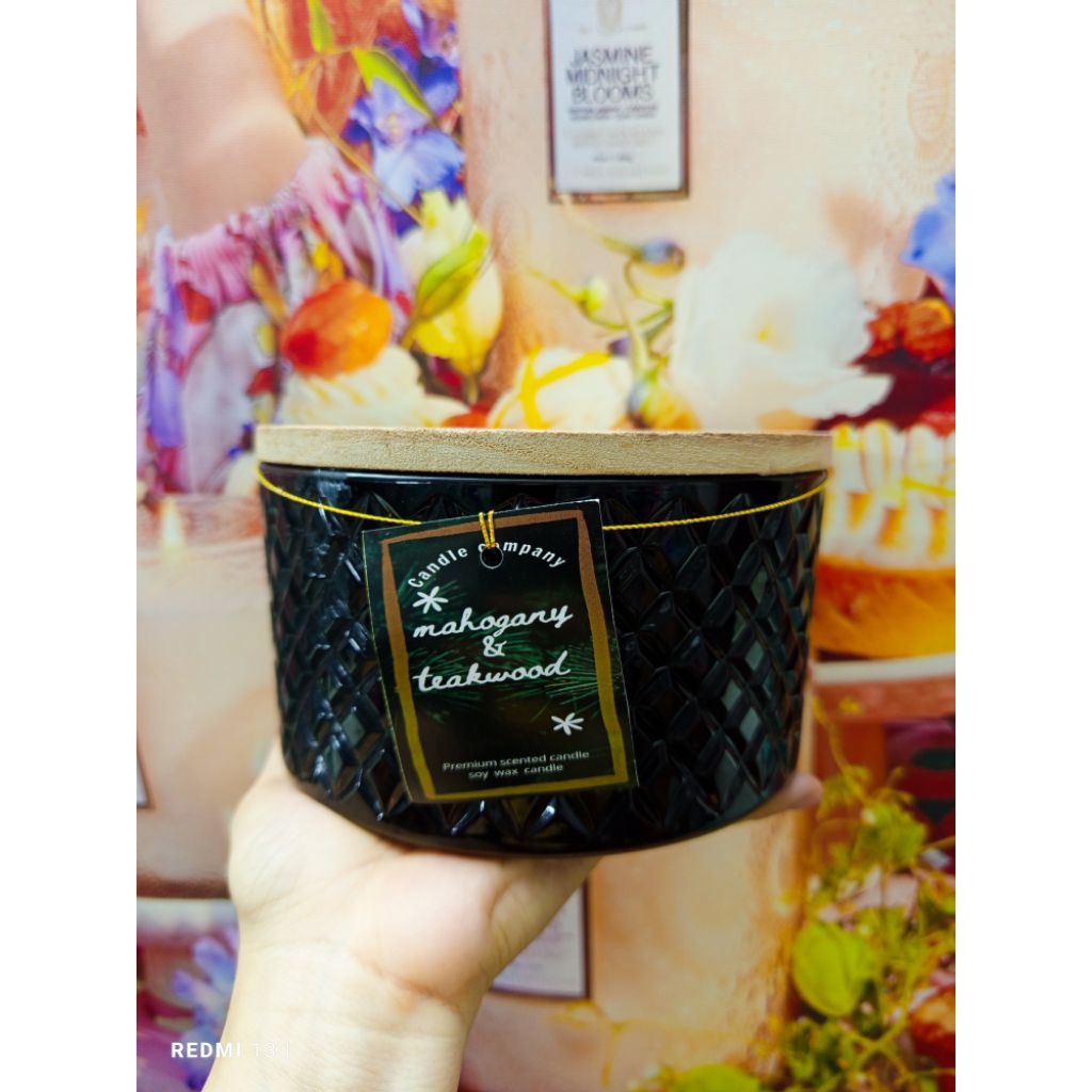 Nến thơm hũ to với mùi hương Mahogany & Teakwood (Gỗ Gụ & Gỗ Tếch)