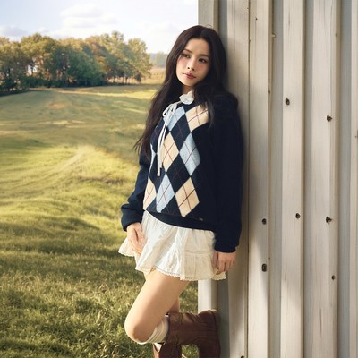 Áo Len WHO.A.U V-neck Argyle Pullover_WHKAGB823F