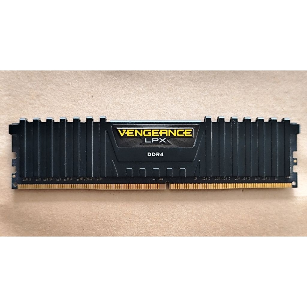 Ram ddr4 8gb buss 2666 Vengeance Corsai chính hãng đẹp