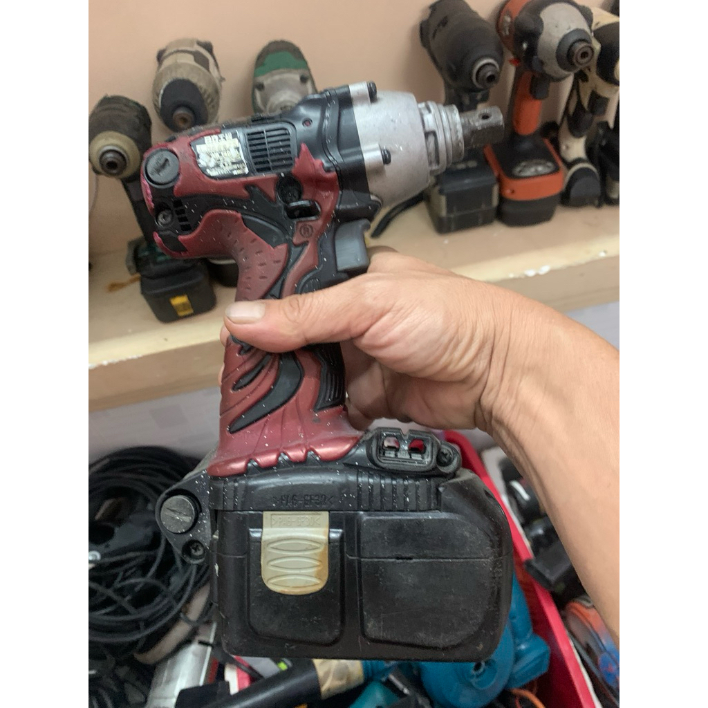 Mở bulong hitachi WR14DMR