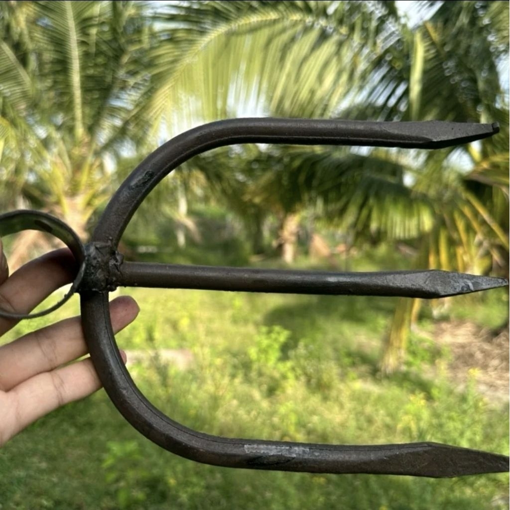 Cuốc chỉa 3 răng phi 12 - sắt đặc siêu bền ( 16x23 cm)