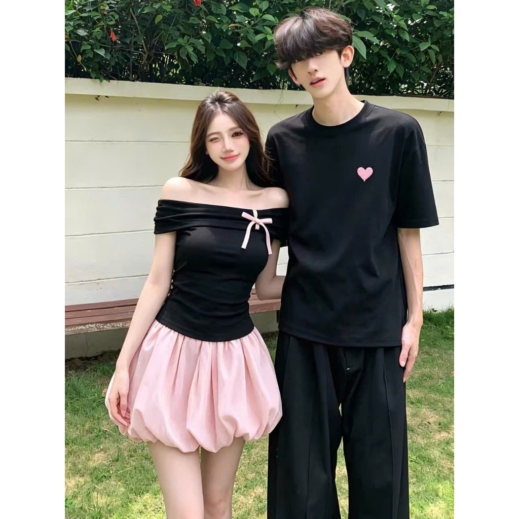 Set đồ đôi thun đen mix sticker hồng nam áo và nữ set áo + chân váy quần bí dễ thương |