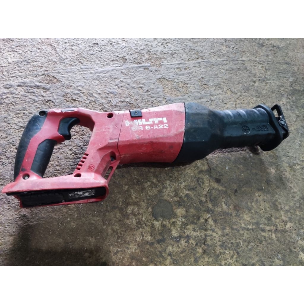 Cưa kiếm hilti 21.6 vôn kẹt cứng bóp ee,không chạy, bán Xác máy ae thợ Cao tay về  lấy phụ kiện hoặc