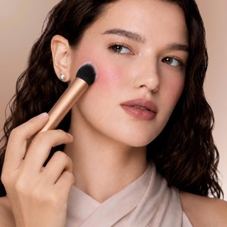 Cọ Đánh Nền Lỏng Má Hồng Kem RT Real Techniques Triangular Sloped Foundation Brush R105