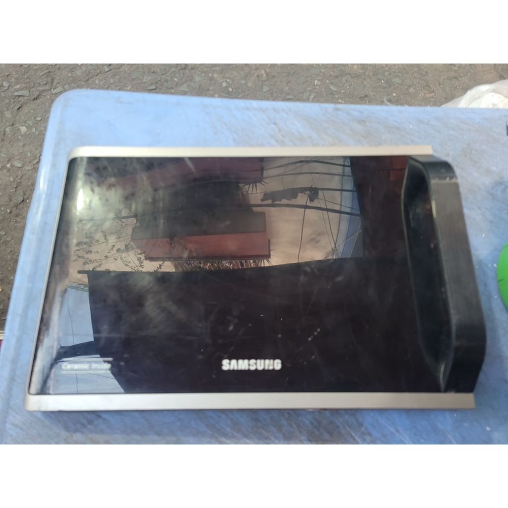 Mặt cửa kính đóng mở lò vi sóng Samsung MS23K3513AS zin tháo máy ra còn đẹp 😍. Hàng đã qua sử dụng, 