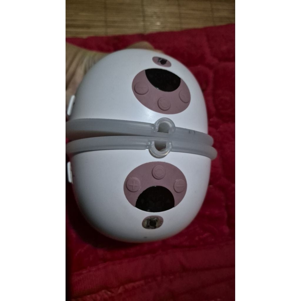 Máy hút sữa Momcozy M5 lỗi