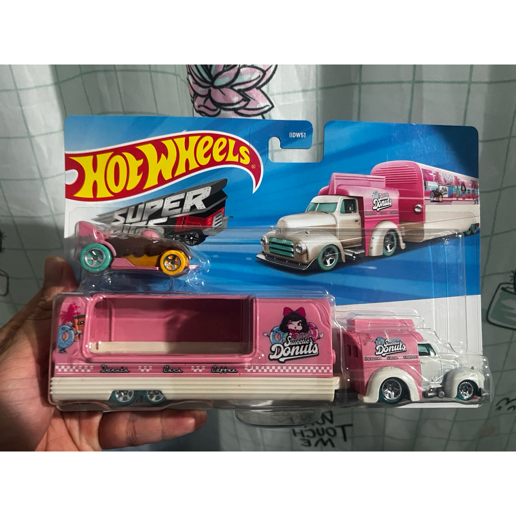 Xe Hot Wheels Super Rigs Màu Hồng - Xe Bán bánh donut