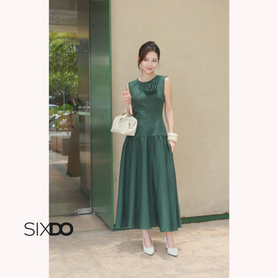 Đầm xòe sát nách dáng dài nữ phối hoa công sở SIXDO (Woven Flared Dress With Flower)
