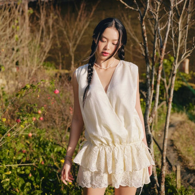 Set áo và chân váy OLV Ivory Chiffon Vneck Ruffled Set phù hợp mùa hè đi chơi