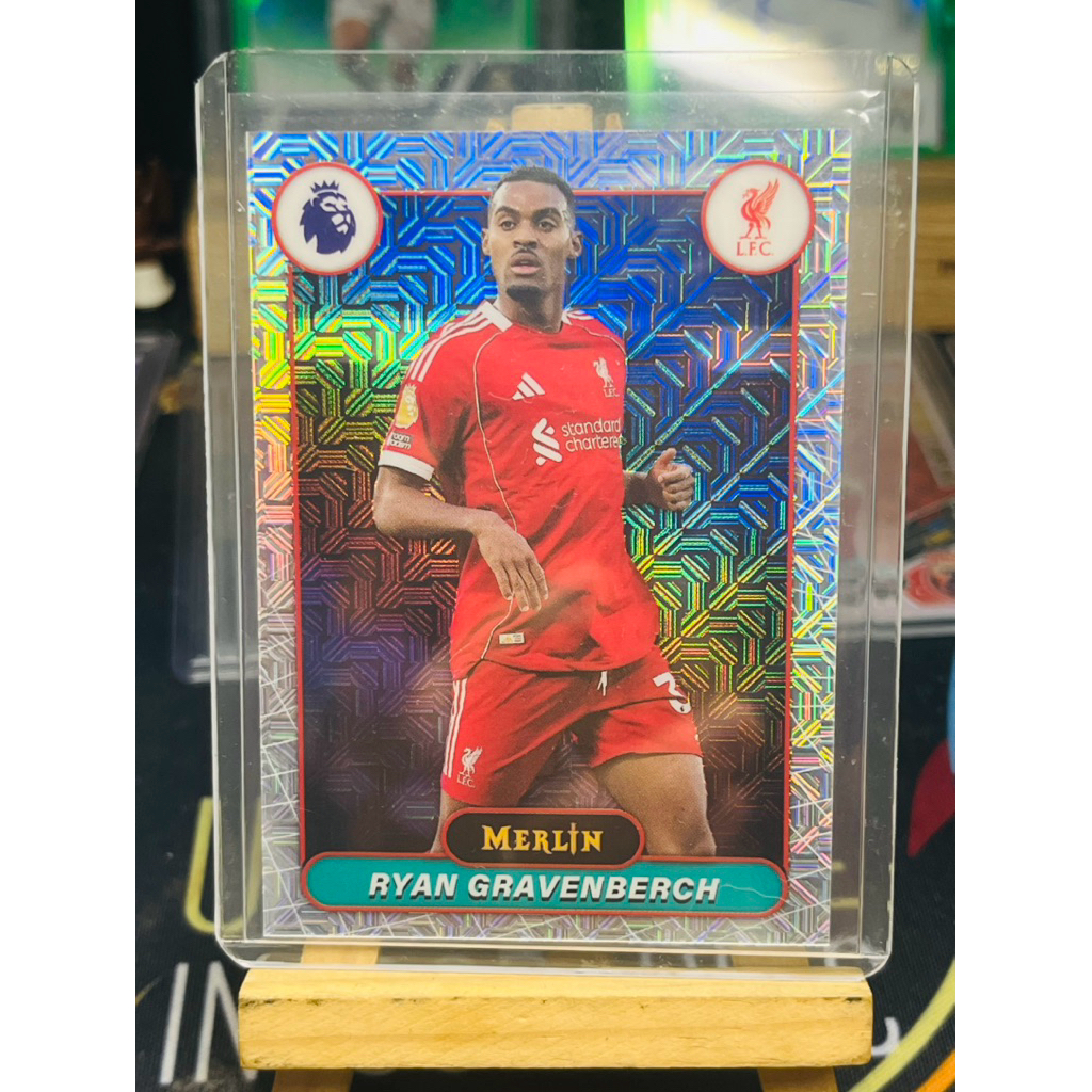 Thẻ bóng đá Ryan Gravenberch Liverpool Mojo Topps Merlin EPL 2025/26