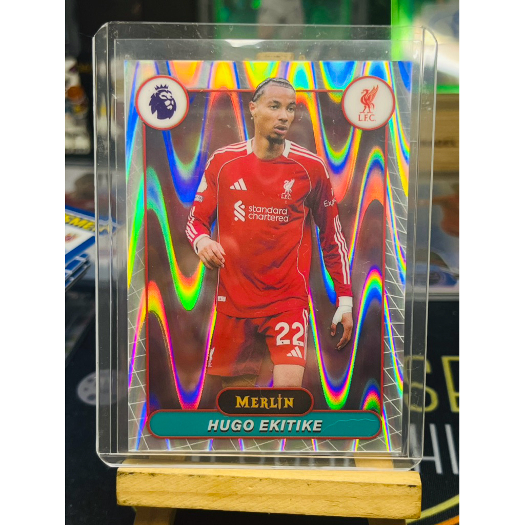 Thẻ bóng đá Hugo Ekitike Liverpool Wave Topps Merlin EPL 2025/26
