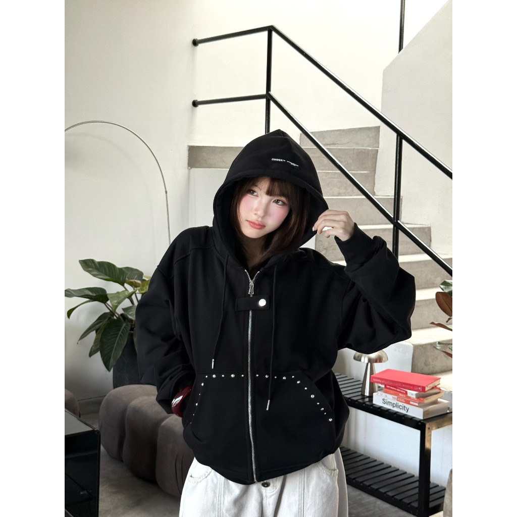 CINDER Áo Hoodie Zip Boxy STAR Cinder Đính Đinh Hình Ngôi Sao, Chất Liệu Nỉ Chân Cua (Black)