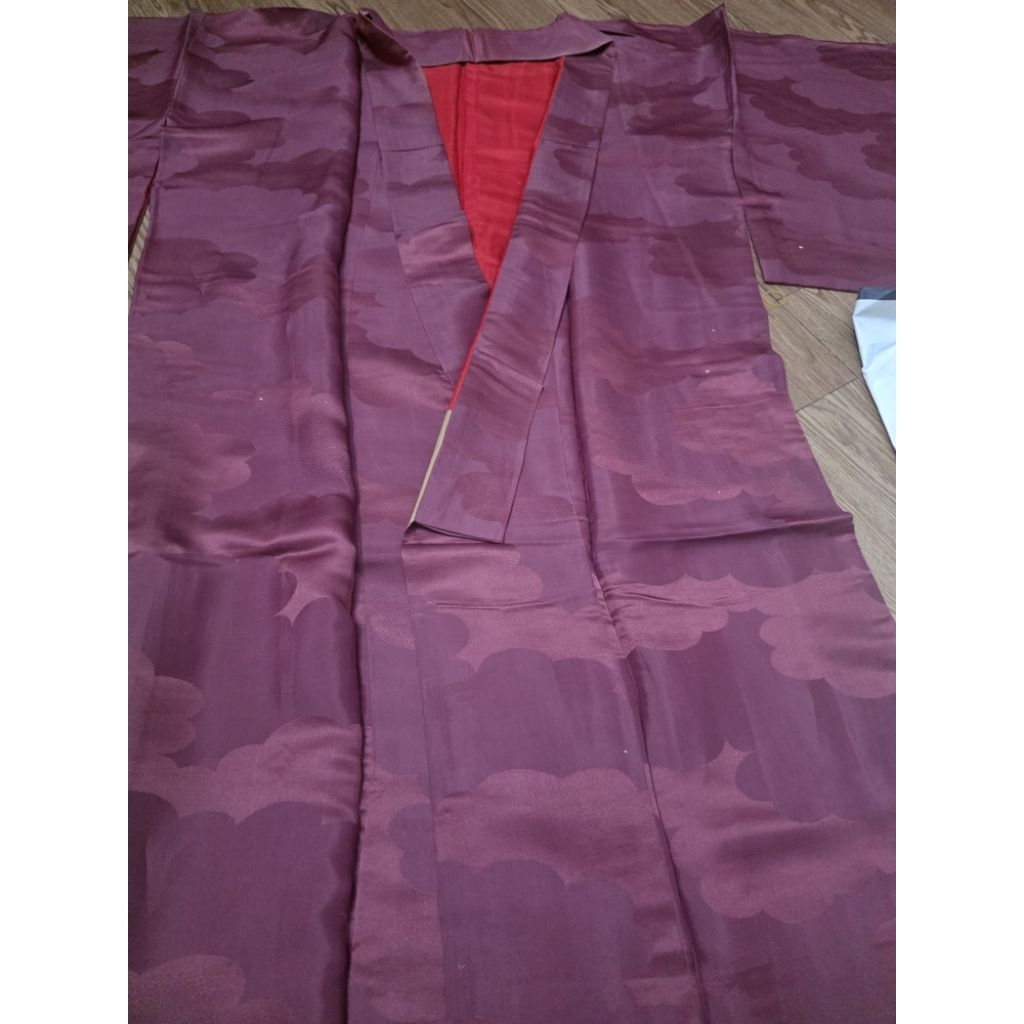 Áo Kimono Nhật Bản Truyền Thống / Áo Haori Dáng Dài Hoạ Tiết Mây Chìm Lót Đỏ (Secondhand / Vintage N