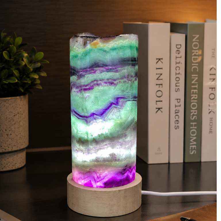 ĐÈN ĐÁ FLUORITE TỰ NHIÊN ĐA SẮC – TRỤ ĐÁ TRONG SUỐT DECOR BÀN LÀM VIỆC, PHÒNG NGỦ HAY DECOR PHONG TH