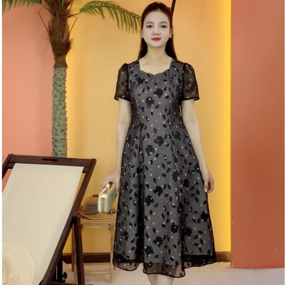 Đầm suông xòe trung niên cho mẹ - Cổ vuông sóng nước tay ngắn - Đen hoa - TTV2105