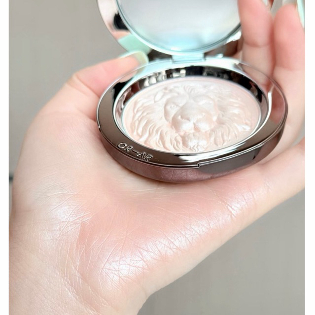 Phấn Bắt Sáng Highlight Lion/ Sư Tử Gloss Powder