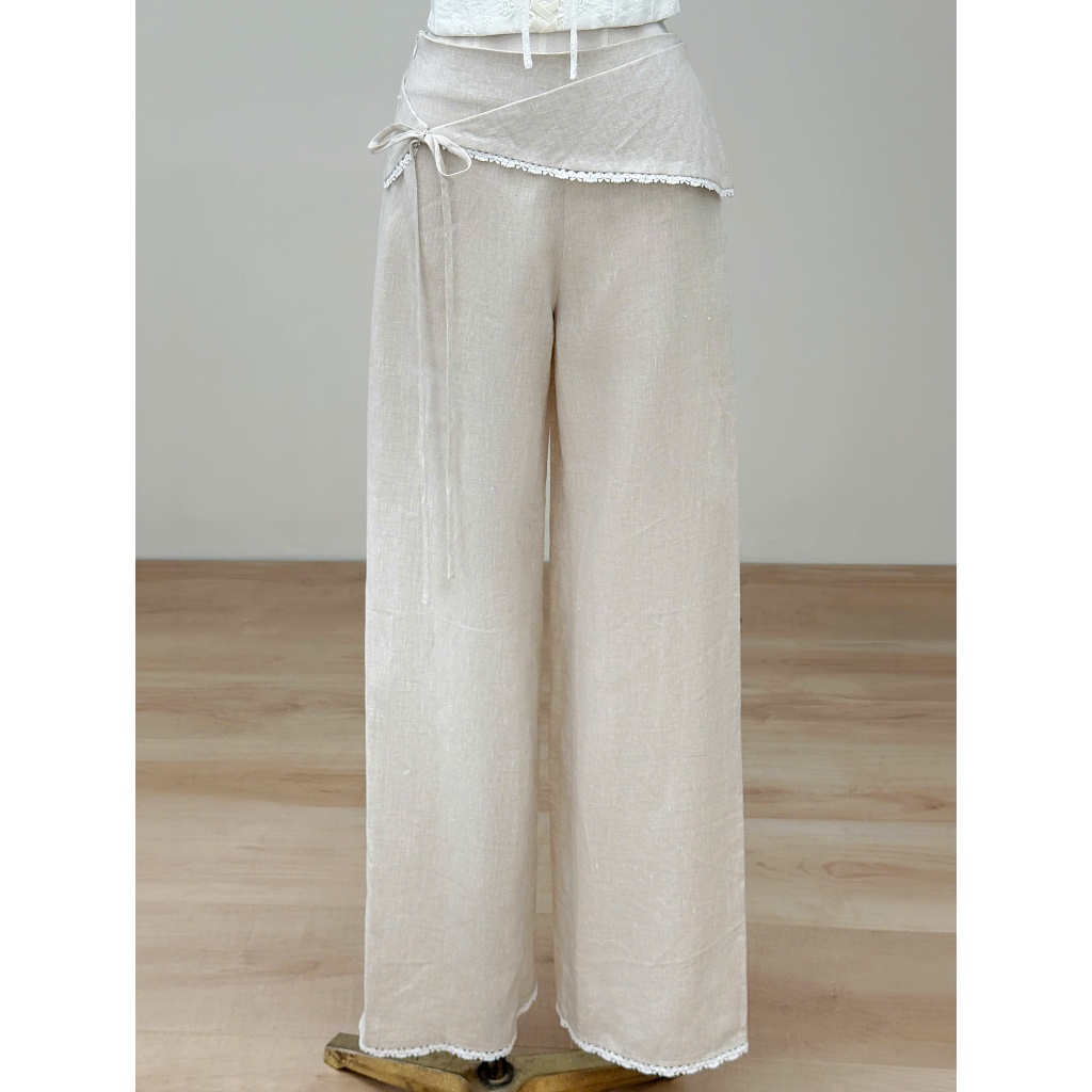 𝗖𝗹𝗼𝘁𝗵𝗲𝘀 𝗕𝗮𝗿 - Romane Pants (Maison Craie) | Quần linen suông vạt cách điệu phối ren